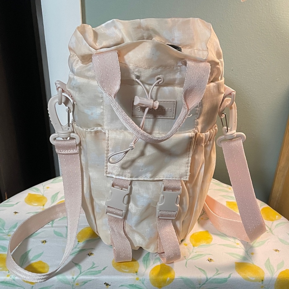 Chic Cream Hydration Holder with Pink Accents